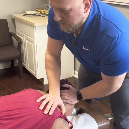 Chiropractor Columbus OH Tyler Kaye Head Pain Symptoms